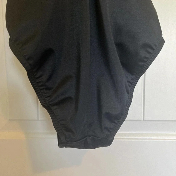 Trimshaper Size 6 animal print One Piece Swimsuit Top Built In Padded Bra EUC - Picture 10 of 12